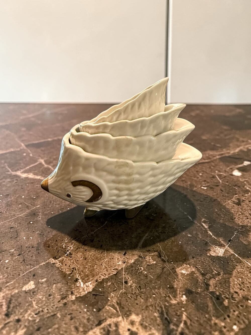 Anthropologie Hedgehog Nesting Measuring Cups - Set of 4 - White Ceramic & Gold